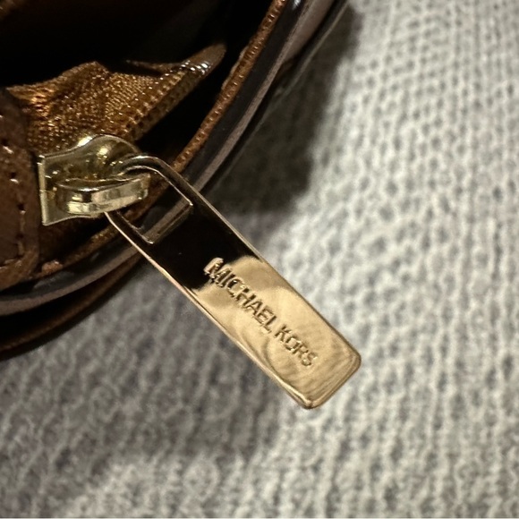 MICHAEL KORS Large Jet Set Saffiano Leather Tote with Gold Hardware - Picture 11 of 12